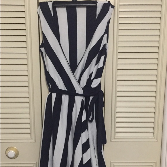 Nautica Dresses & Skirts - Nautica navy blue and white wrap dress